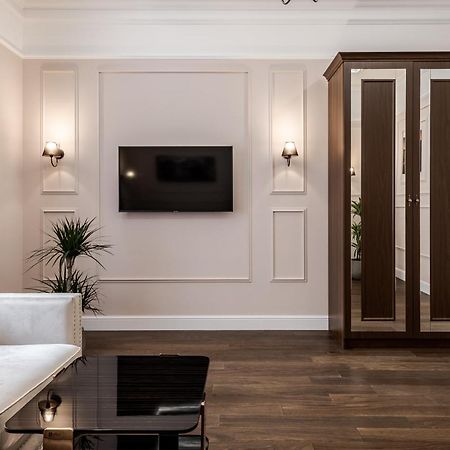 Neoclassic Apartment Львов Экстерьер фото