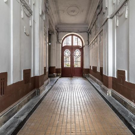 Neoclassic Apartment Львов Экстерьер фото