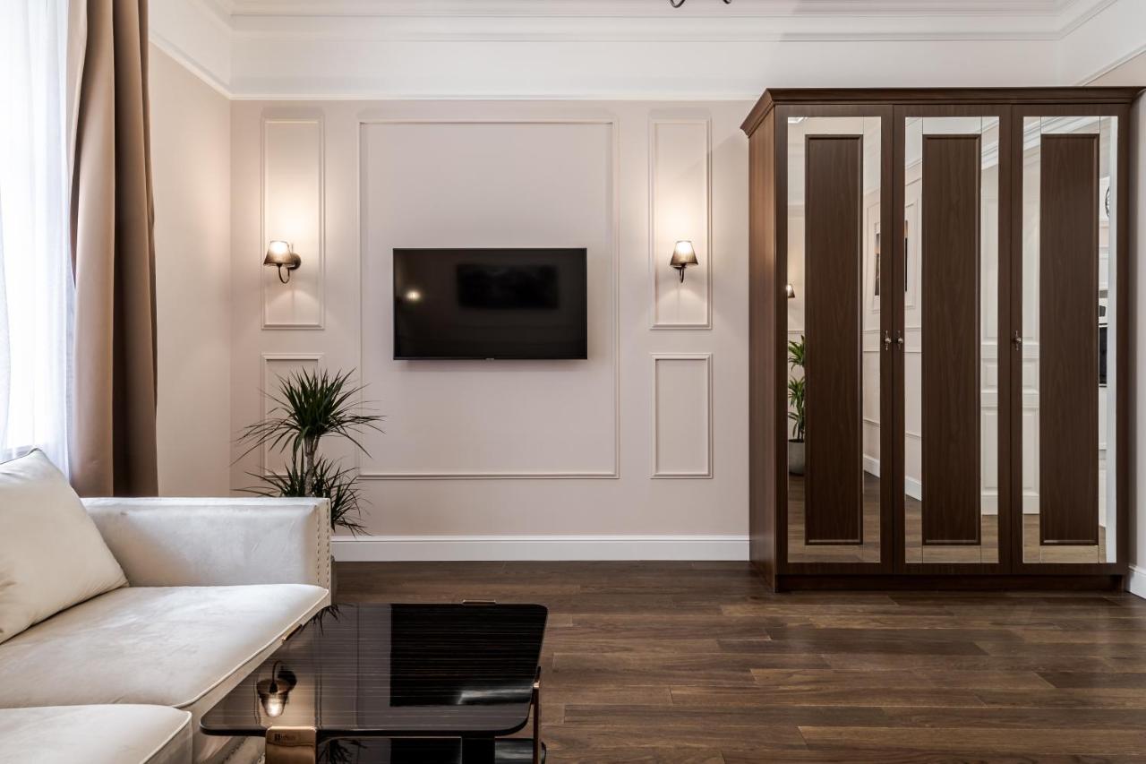 Neoclassic Apartment Львов Экстерьер фото