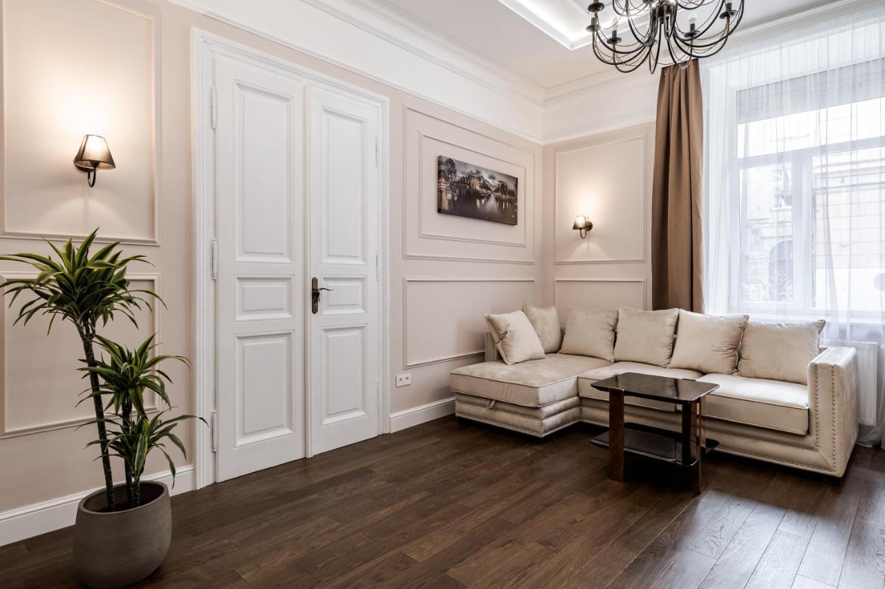 Neoclassic Apartment Львов Экстерьер фото