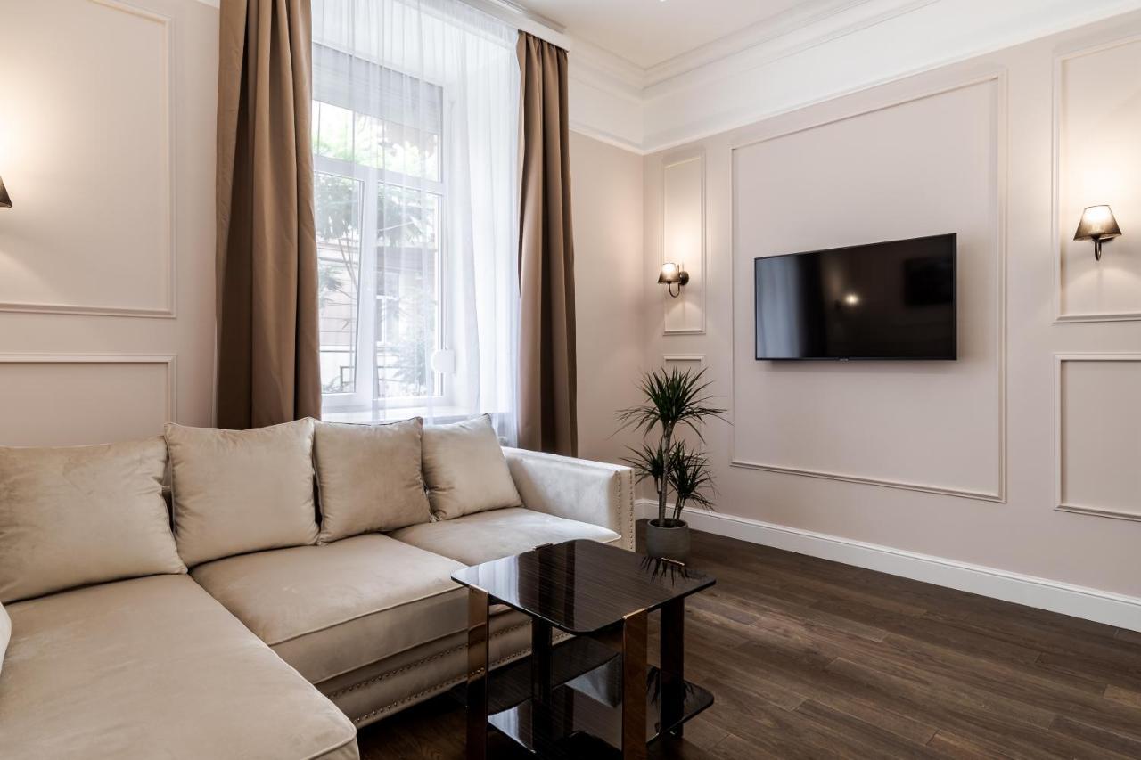 Neoclassic Apartment Львов Экстерьер фото
