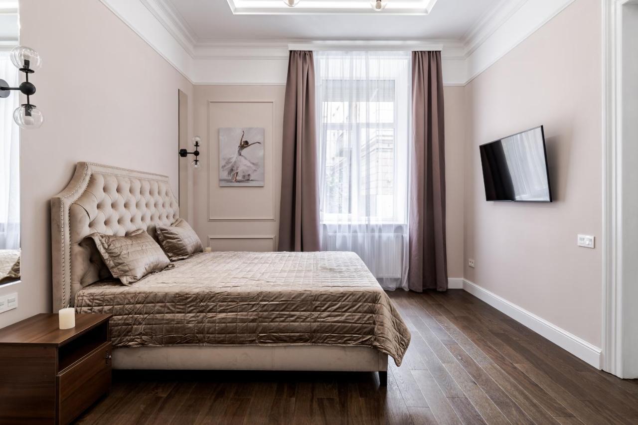 Neoclassic Apartment Львов Экстерьер фото