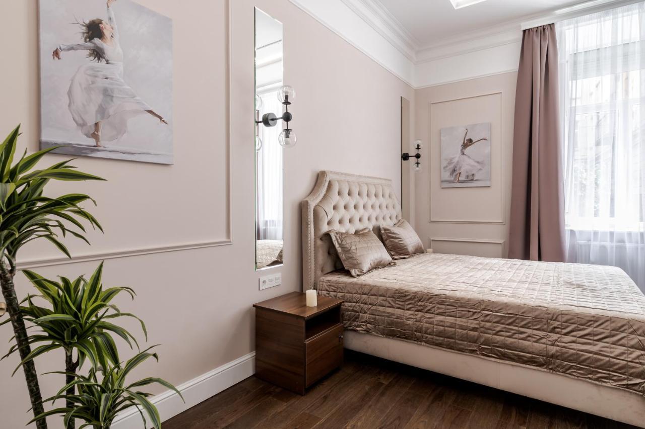 Neoclassic Apartment Львов Экстерьер фото