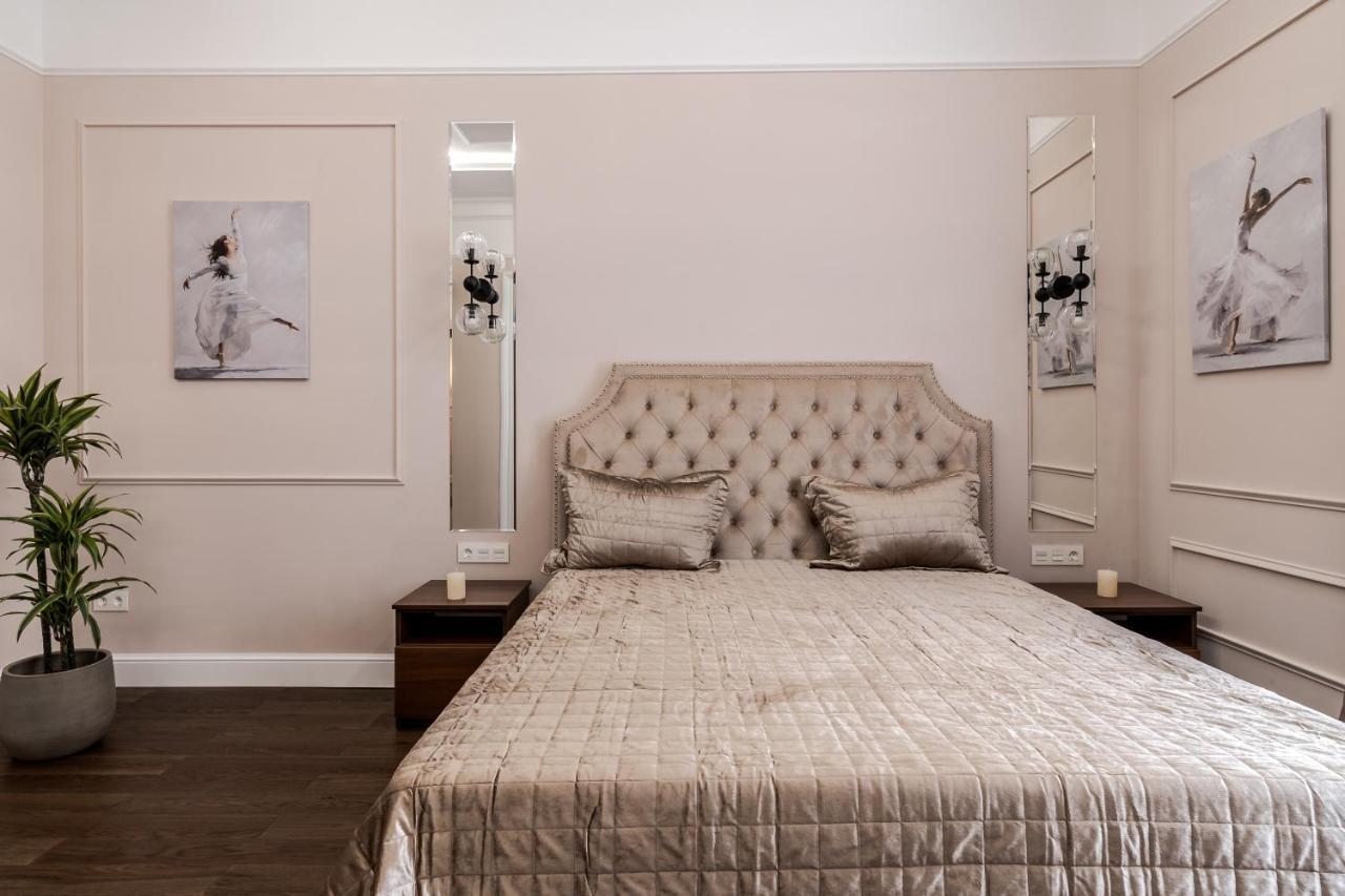 Neoclassic Apartment Львов Экстерьер фото