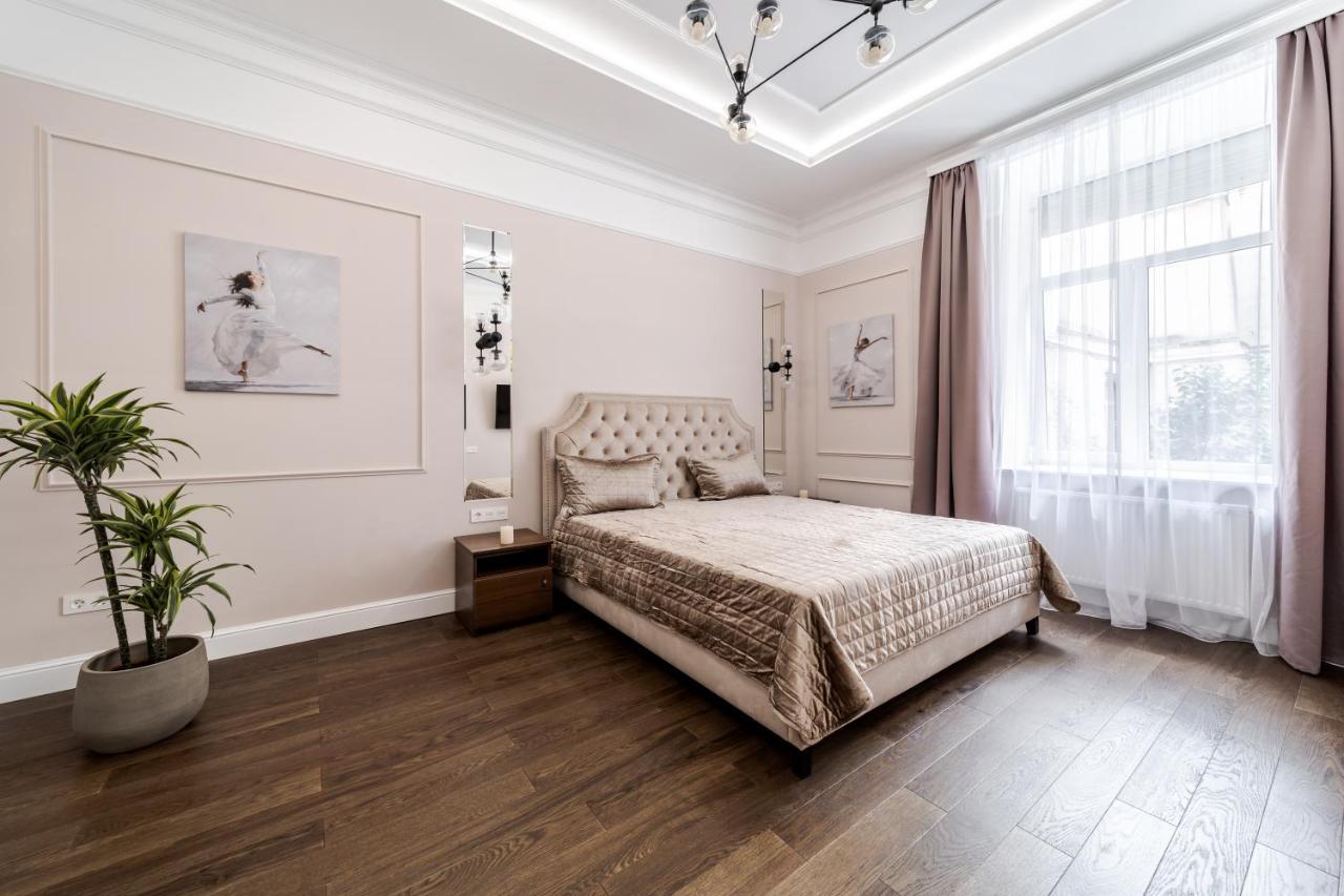 Neoclassic Apartment Львов Экстерьер фото