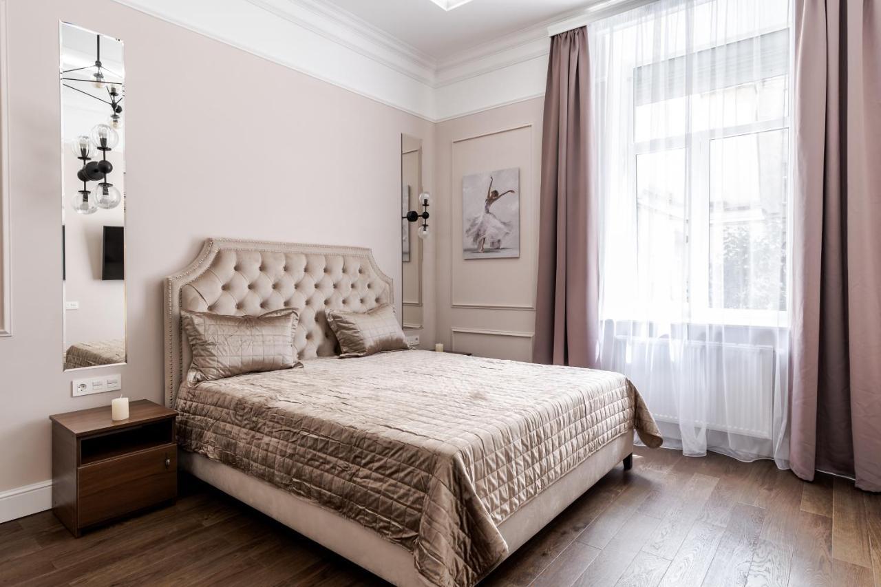 Neoclassic Apartment Львов Экстерьер фото