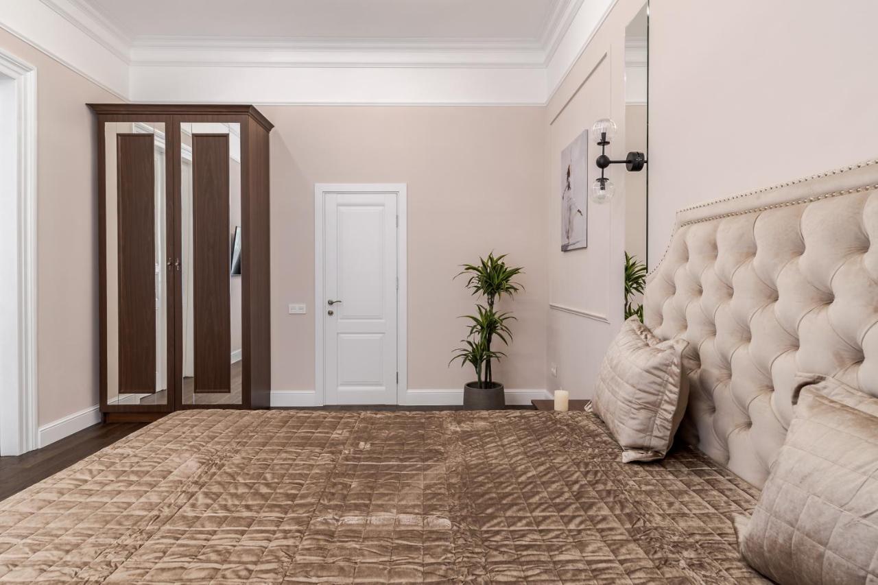 Neoclassic Apartment Львов Экстерьер фото