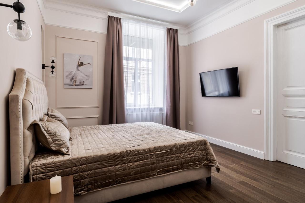 Neoclassic Apartment Львов Экстерьер фото