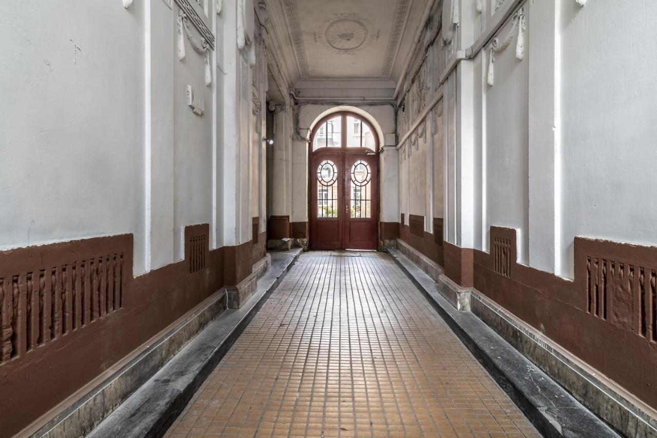 Neoclassic Apartment Львов Экстерьер фото